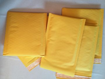 中国 黄色い泡封筒、中気泡緩衝材が付いている封筒を印刷するグラビア印刷 工場